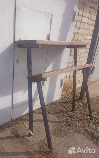 Лавочка и столик на кладбище