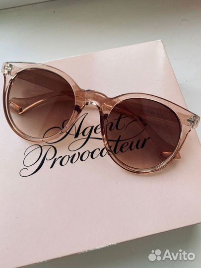 Новые солнцезащитные очки в ассортименте