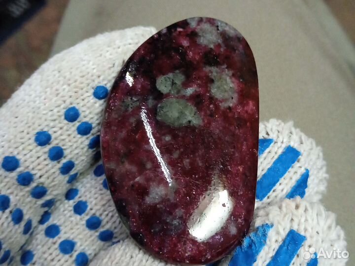 Галька эвдиалит 4