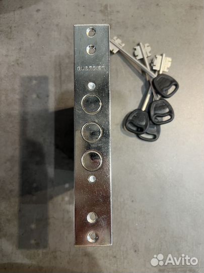 Дверной замок врезной