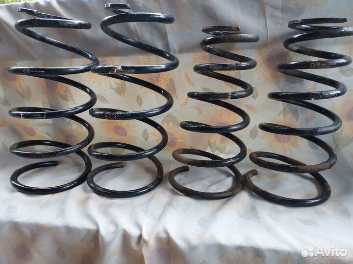 Пружины стоек овк б/у 4 шт. С4Т48301, С4Т48302