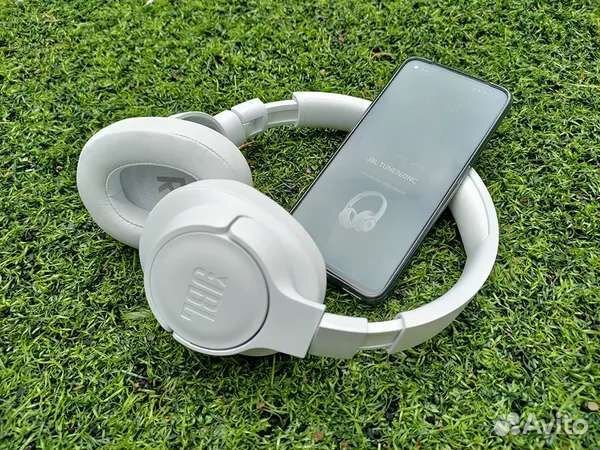 Беспроводные наушники JBL Tune 710BT белые