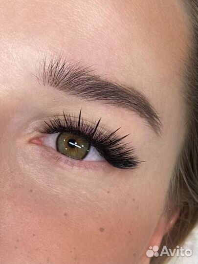 Наращивание ресниц, окрашивание бровей