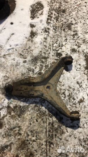 Рычаг передний Audi 80 B3