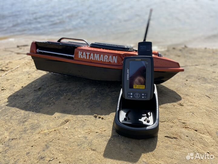 Прикормочный кораблик с gps и эхолотом