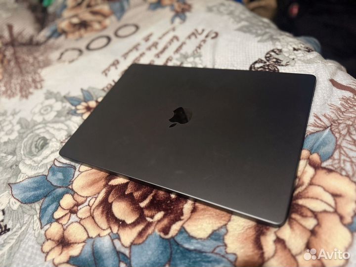 Macbook pro M3 16 512