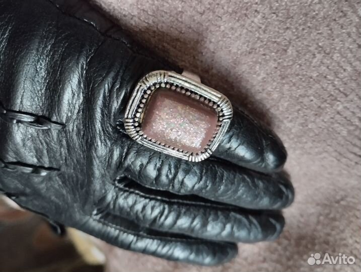 Кольцо с имитацией камня