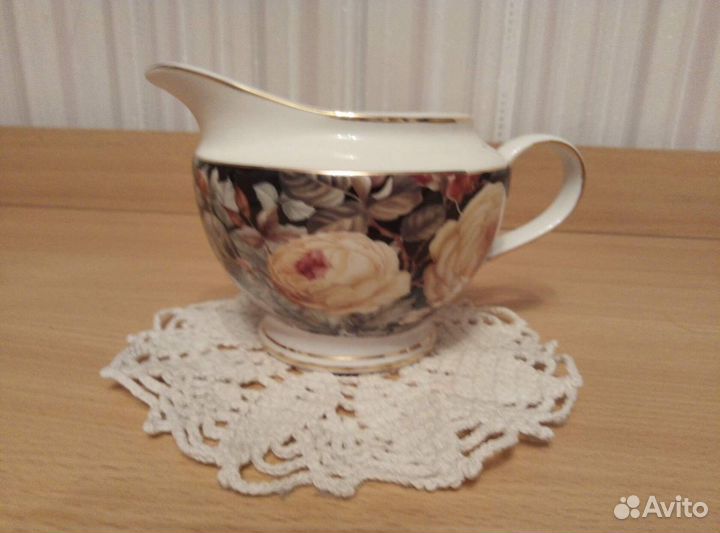 Фарфоровые молочники разные