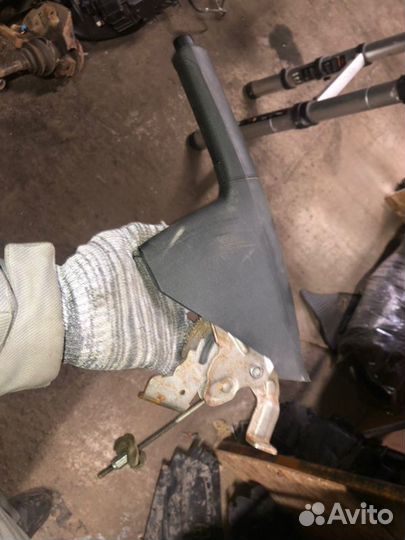 Тросик ручника Skoda Rapid