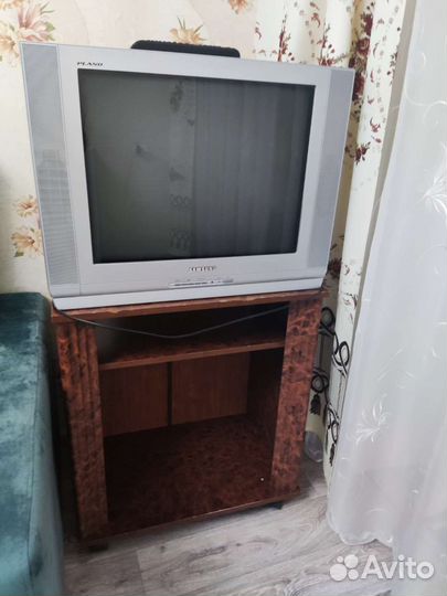 Телевизор Samsung с тумбой