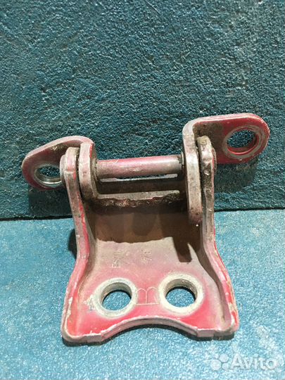 Петля двери передняя правая низ Honda Civic 8 FN F