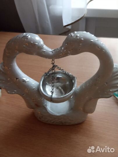 Сувенир пара лебедей