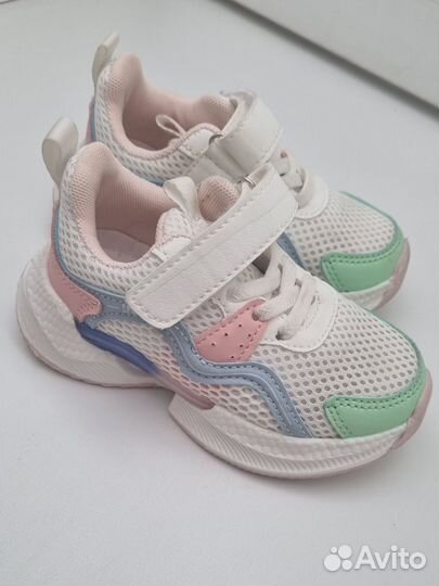 Кроссовки на девочку