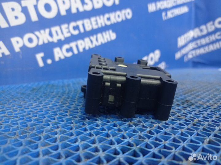 Моторчик заслонок отопителя Mazda Demio 2 хэтчбек