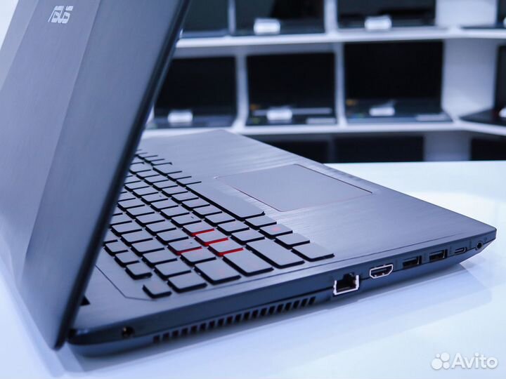 Игровой ноутбук ROG i7-7700HQ/GTX 1060