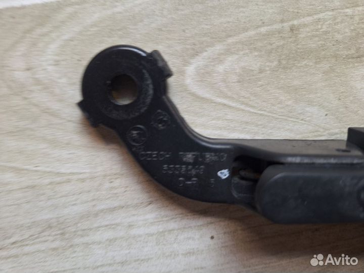 Поводок заднего дворника Volvo XC90 I (2002—2006)