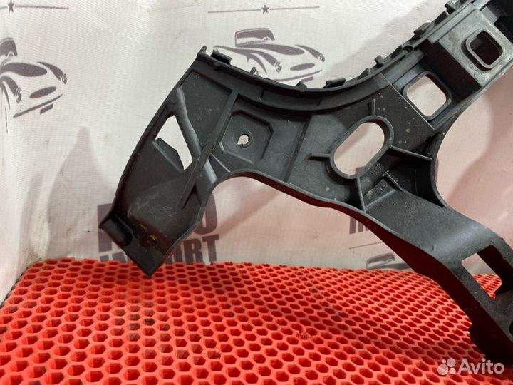 Кронштейн бампера задний правый Volkswagen Passat