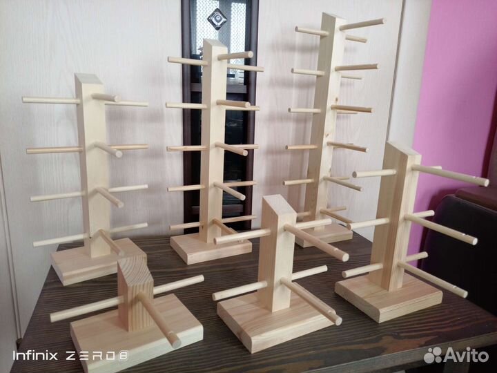 Подставки для очков из дерева