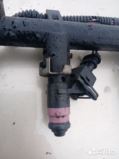 Топливная рампа, форсунки Renault Megane 2 1.6