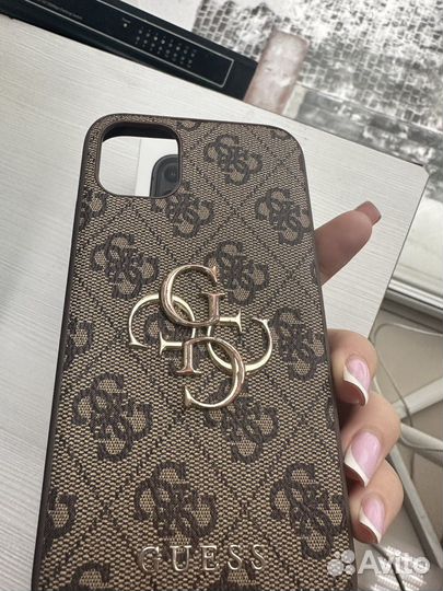 Чехол на iPhone 11 guess