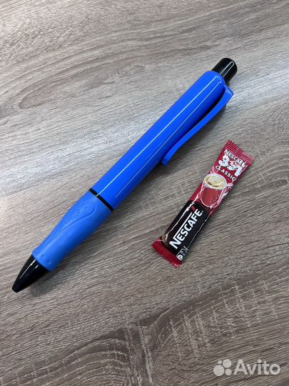 Огромная шариковая ручка, прикол