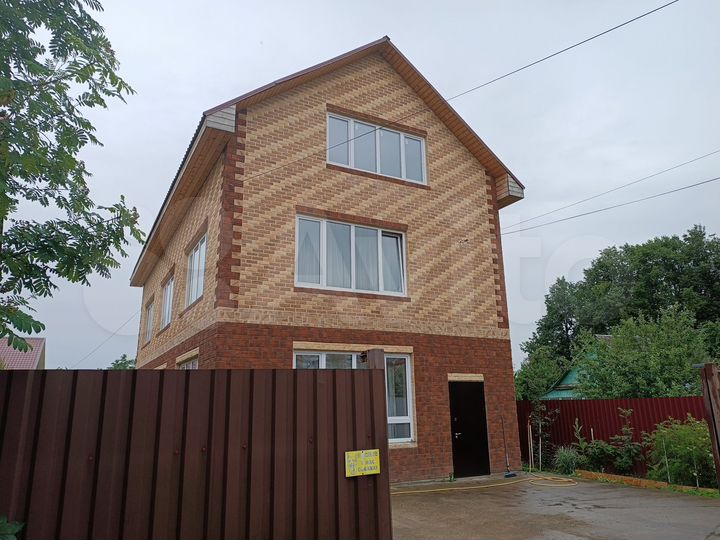 Дом 274 м² на участке 5,5 сот.