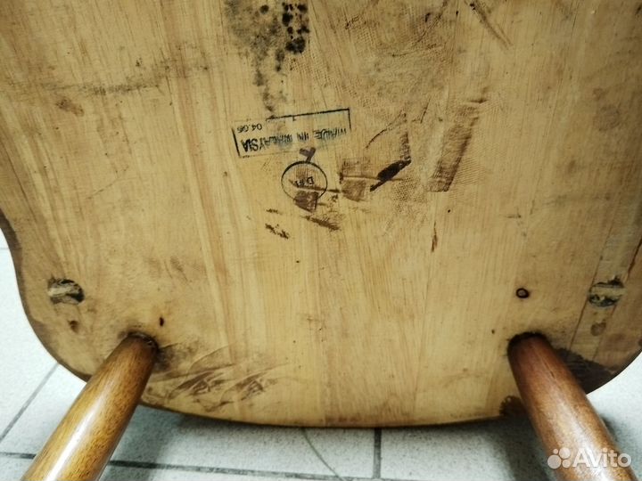 Стул из натурального дерева производства Малайзии