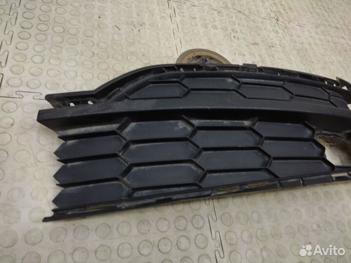 Решетка бампера передняя левая Skoda Karoq 2017