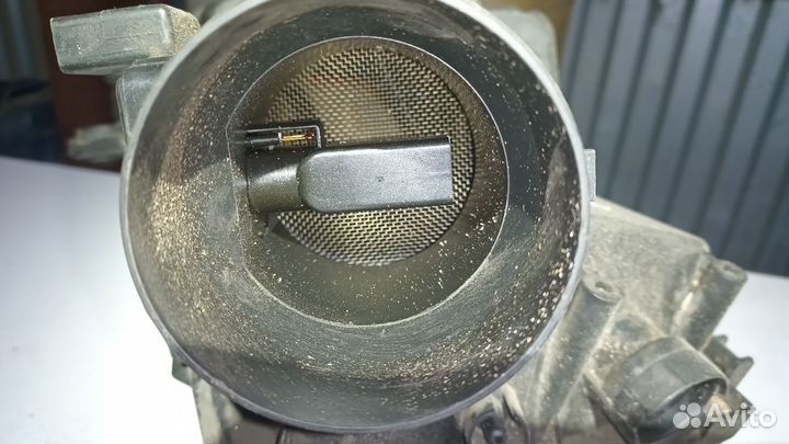 Датчик массового расхода воздуха 06A906461B