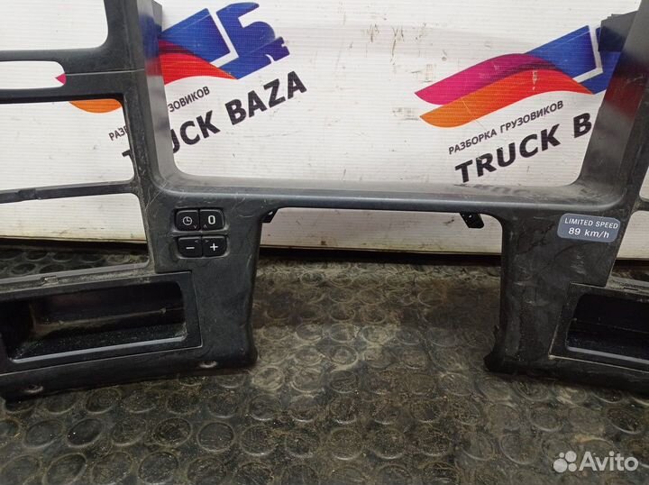 1728037 Накладка панели приборов Scania 5-series