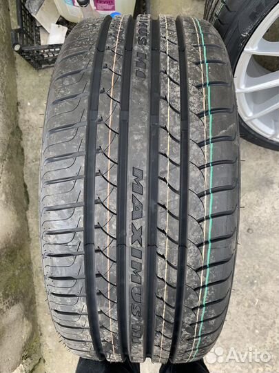Maxtrek Maximus M1 275/40 R19