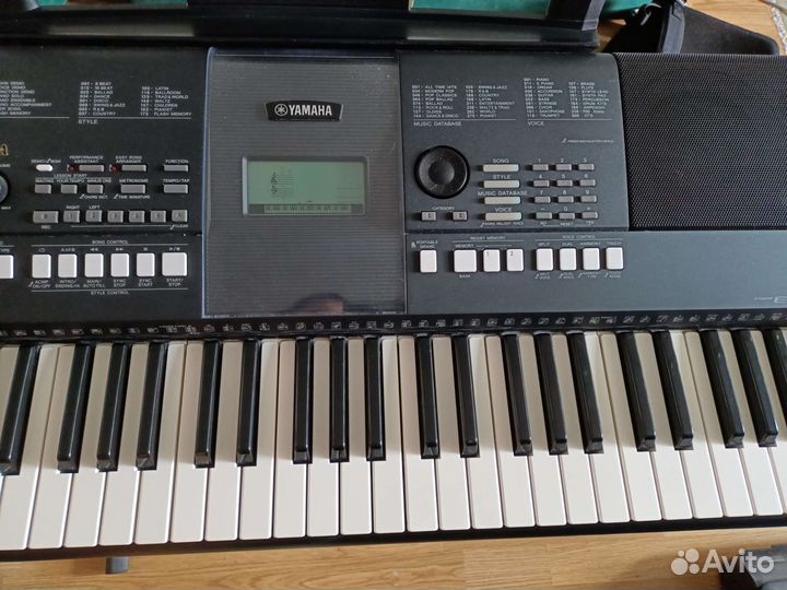 Синтезатор Yamaha PSR E423