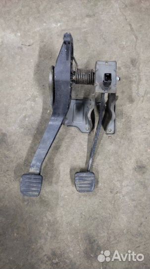 Педальный узел (сцепление, тормоз) Renault Logan