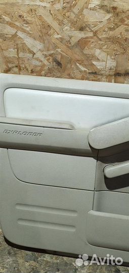 Обшивка двери передней левой Ford Explorer 4