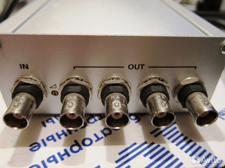 Усилитель распределитель видеосигнала LES DS-14VD