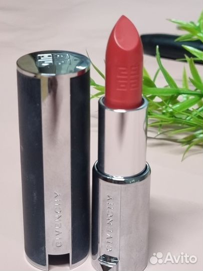 Givenchy помада 304