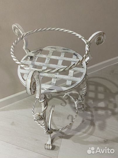 Кованная подставка для цветов