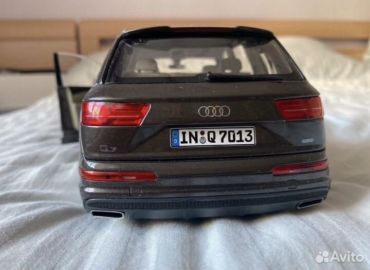1:18 Audi Q7 Minichamps