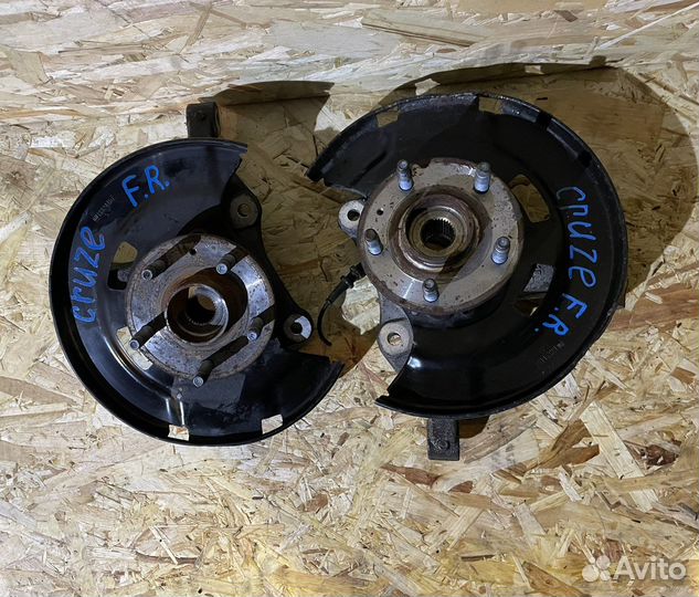 Ступица передняя правая кулак Chevrolet Cruze