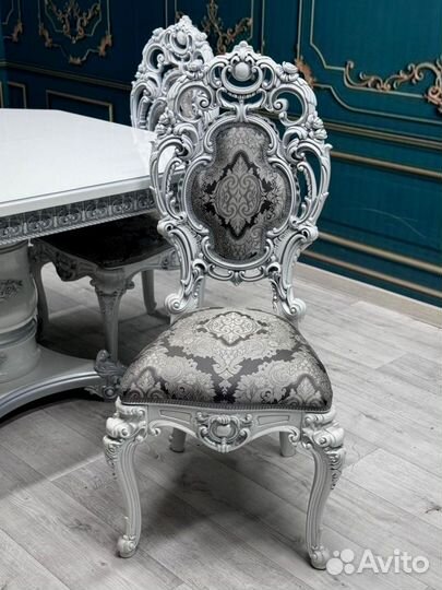 Стол обеденный