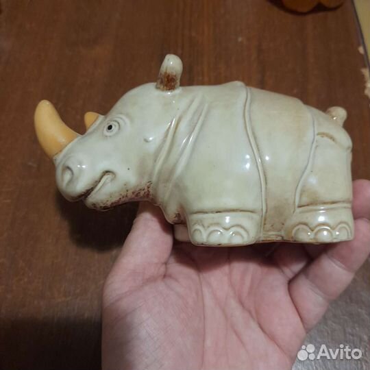 Фарфоровая статуэтка Носорог