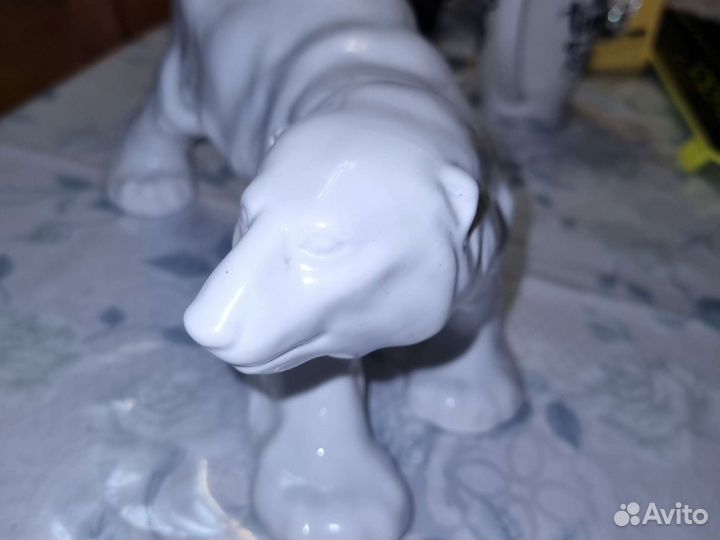 Статуэтка белый медведь