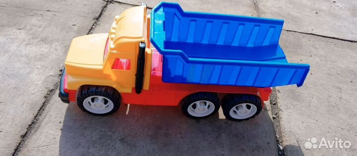 Продаю детскую машинку