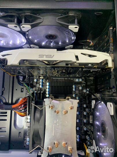 Материнская плата с процессором и памятью