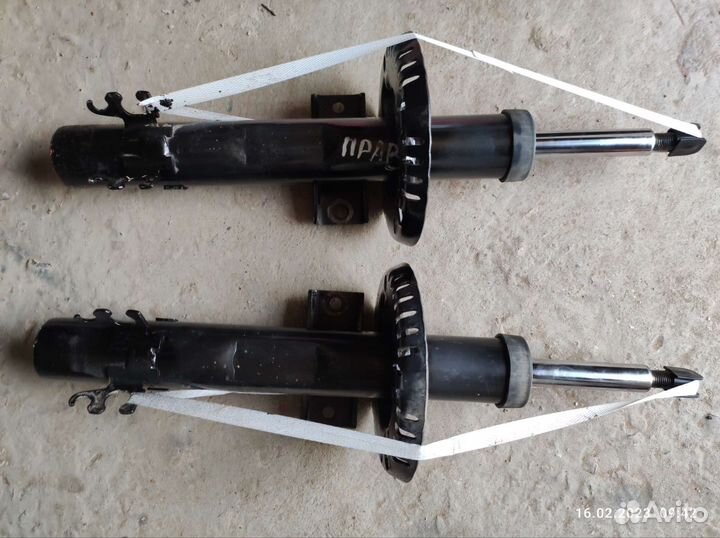 Передние стойки амортизатора каяба