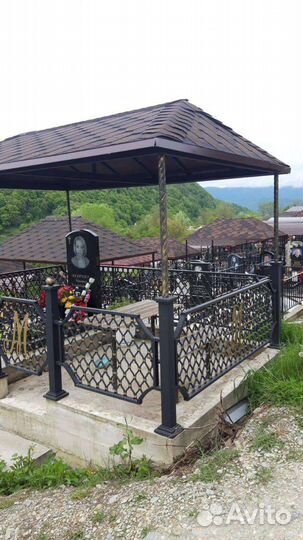 Уборка могил на кладбище