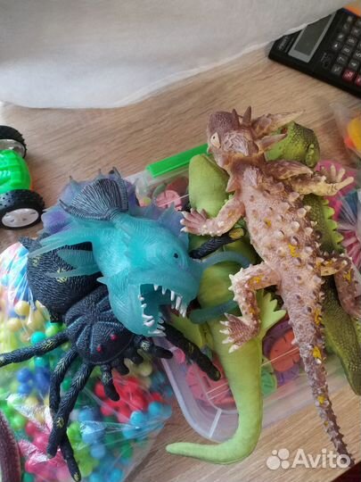 Динозавры игрушки
