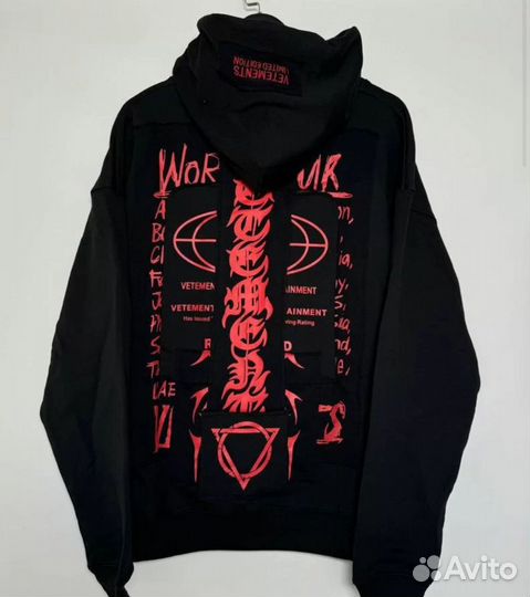 На руках Vetements hardcore patch hoodie худи