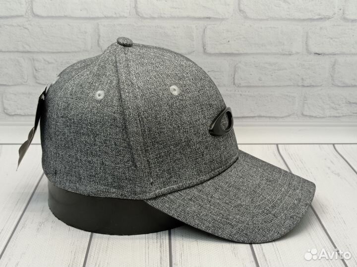 Бейсболка Oakley серая
