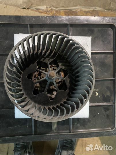 Skoda моторчик печки отопителя